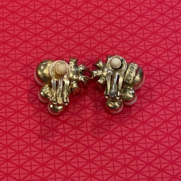 Vintage Signed Marvella Pearl Clip-on Earrings - Picture 3 of 6